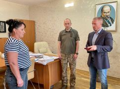На Харківщині рідним загиблих військових вручили нагороди