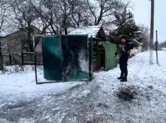 Поліція Харківщини показала вирви від російських атак та пошкоджені будинки