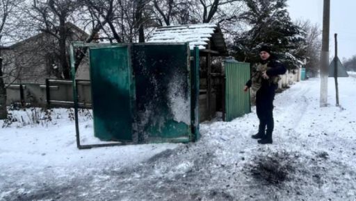 Поліція Харківщини показала вирви від російських атак та пошкоджені будинки