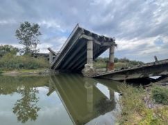 На Харьковщине россияне атаковали мост во время ремонта: ранен работник