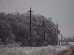 На Харьковщине без света остаются почти 4 тыс. потребителей