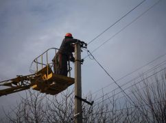 Из-за вражеских обстрелов на Харьковщине без электроэнергии остаются более 16 тысяч потребителей