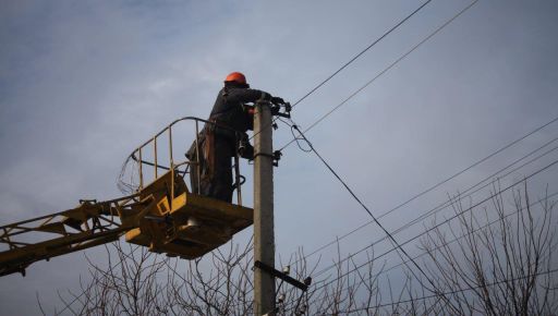 Из-за вражеских обстрелов на Харьковщине без электроэнергии остаются более 16 тысяч потребителей