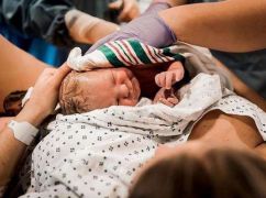 На Харьковщине мать благодаря "скорой" смогла родить дома