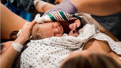 На Харківщині мати завдяки "швидкій" змогла народити вдома