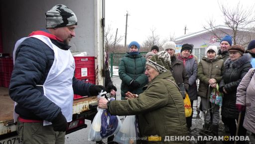 Фонд Дениса Парамонова передал помощь 350 жителям деоккупированного села в Харьковской области
