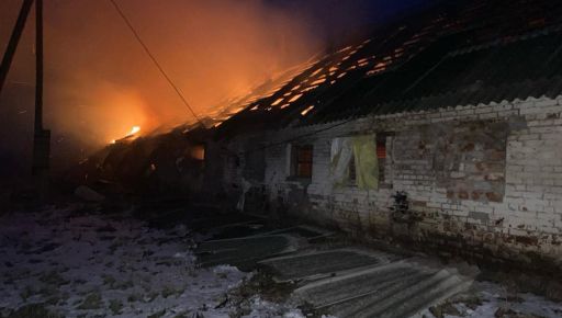 На Харківщині внаслідок обстрілу палає ферма, у якій знаходиться більше 70 тварин: Кадри з місця
