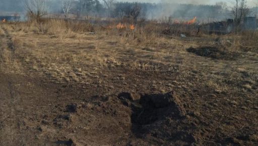 На Харківщині внаслідок російського обстрілу сталася масштабна пожежа площею 1 га