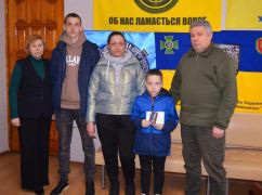 На Харківщині нагороду загиблого захисника отримав його маленький син