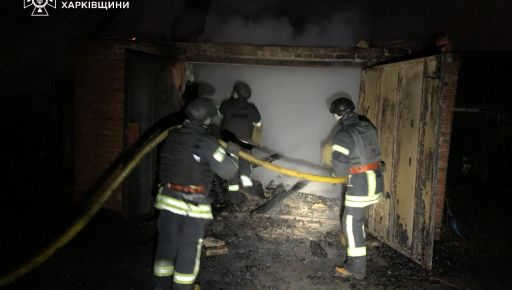 На Харківщині ворог вдарив по житлу людей: ДСНС гасила полум'я біля кордону з росією