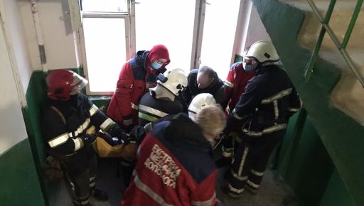 В Харькове госпитализировали 240-килограммовую женщину в коме: Медикам пришлось привлекать ГСЧС