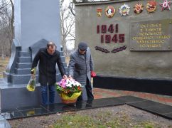Окупанти знищили авіабомбою радянський монумент із орденами Леніна та гербом СРСР у Харківській області (ФОТОФАКТ)