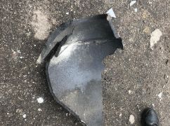 На Харківщині одна з бомб, які росіяни скинули на "Укрпошту", не вибухнула: Фото з місця