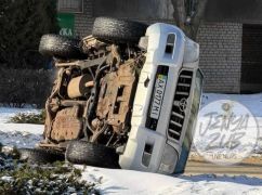 В Харькове перевернулся джип: кадры из соцсетей