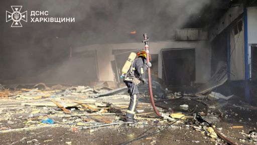 В Харькове россияне ракетами уничтожили склады, площадь пожара составила 4 тыс. кв.м