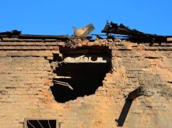 Полиция показала последствия авиаудара по пригороду Купянска: Кадры с места