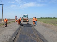 На Харківщині ремонтують прифронтову дорогу
