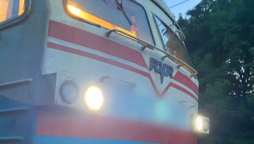 В Харьковской области пенсионерка попала под поезд: она в больнице