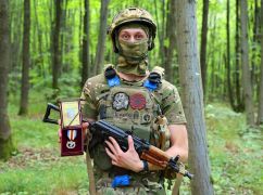 Боєць із Харківщини отримав від Міноборони нагороду "Захиснику України"