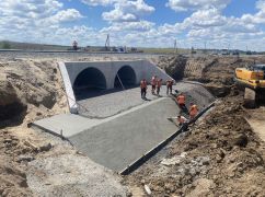 В Харьковской области по новой технологии построили разрушенный мост: Что известно