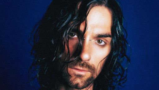 Солиста группы Quest Pistols захейтили из-за нового образа