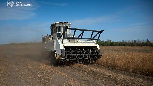 ДСНС показала, як розміновують поля на Харківщині