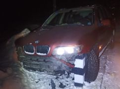 В Чугуеве девушка украла авто и влетела на нем в столбы