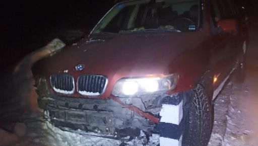 В Чугуеве девушка украла авто и влетела на нем в столбы