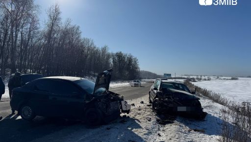 Обгін закінчився автотрощею: на Харківщині в ДТП постраждало двоє людей