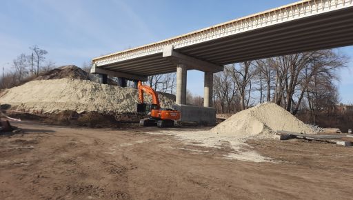 На Харківщині відбудовують стратегічно важливий міст: Коли завершаться роботи