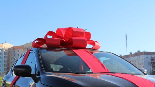 На Харьковщине начальник КП "Двуречная" задекларировал подаренный Hyundai Santa Fe за 1,2 млн грн