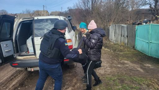 Спасательная операция на Купянщине: Молодую женщину вывезли из-под обстрелов