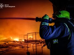 Росіяни атакували дронами передмістя Харкова: палає складська будівля