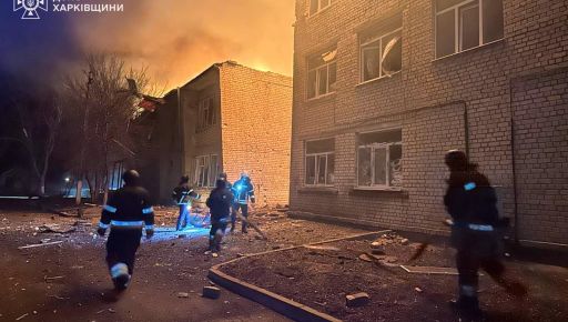 В Золочеве россияне вторично ударили по больнице, когда ее тушили спасатели