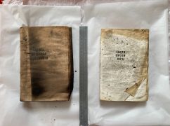 Поврежденная российским ударом книга из Харькова вошла в фонды библиотеки Кембриджа