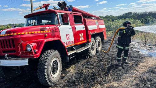 Рятувальники повідомили, що горіло на Харківщині через російські атаки