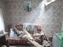 На Харківщині дрон пробив дах будинку та залетів у вітальню: фото з місця