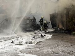 У Харкові поблизу супермаркету згоріло кілька авто: поліція з&rsquo;ясовує обставини