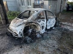 Окупанти в Золочеві спалили авто та лишили людей без світла: кадри наслідків