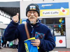 Японцу, который волонтерит в Харькове, подарили технику и продукты для благотворительного кафе
