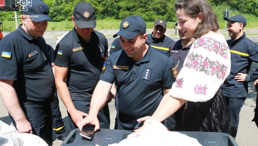 Харьковские спасатели получили необычную гуманитарную помощь от мальтийцев