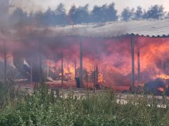 Харьковские спасатели показали, как тушили масштабный пожар после российской атаки