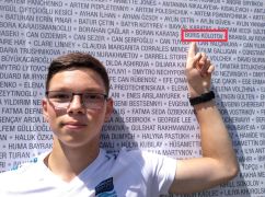 З Азії до Європи за годину: Харківський школяр переплив Босфор