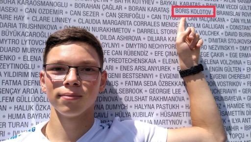 З Азії до Європи за годину: Харківський школяр переплив Босфор