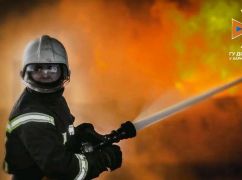 В Харькове пожарные эвакуировали с многоэтажки 25 человек, среди них двое детей