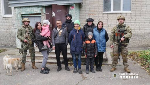 На Харківщині копи вивезли з-під обстрілів 16 дітей: Кадри евакуації