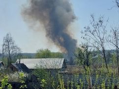 В Дергачах подожгли луга: Дым виден из разных частей города