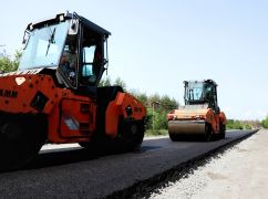 Дорожники показали, на якій стадії ремонт траси Харків-Зміїв
