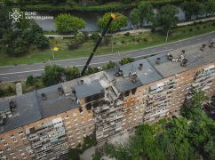 Спасатели показали последствия атак РФ на школы и жилые дома Харькова