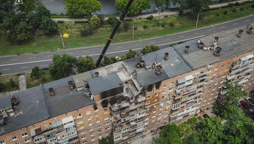 Рятувальники показали наслідки атак РФ на школи та житлові будинки Харкова